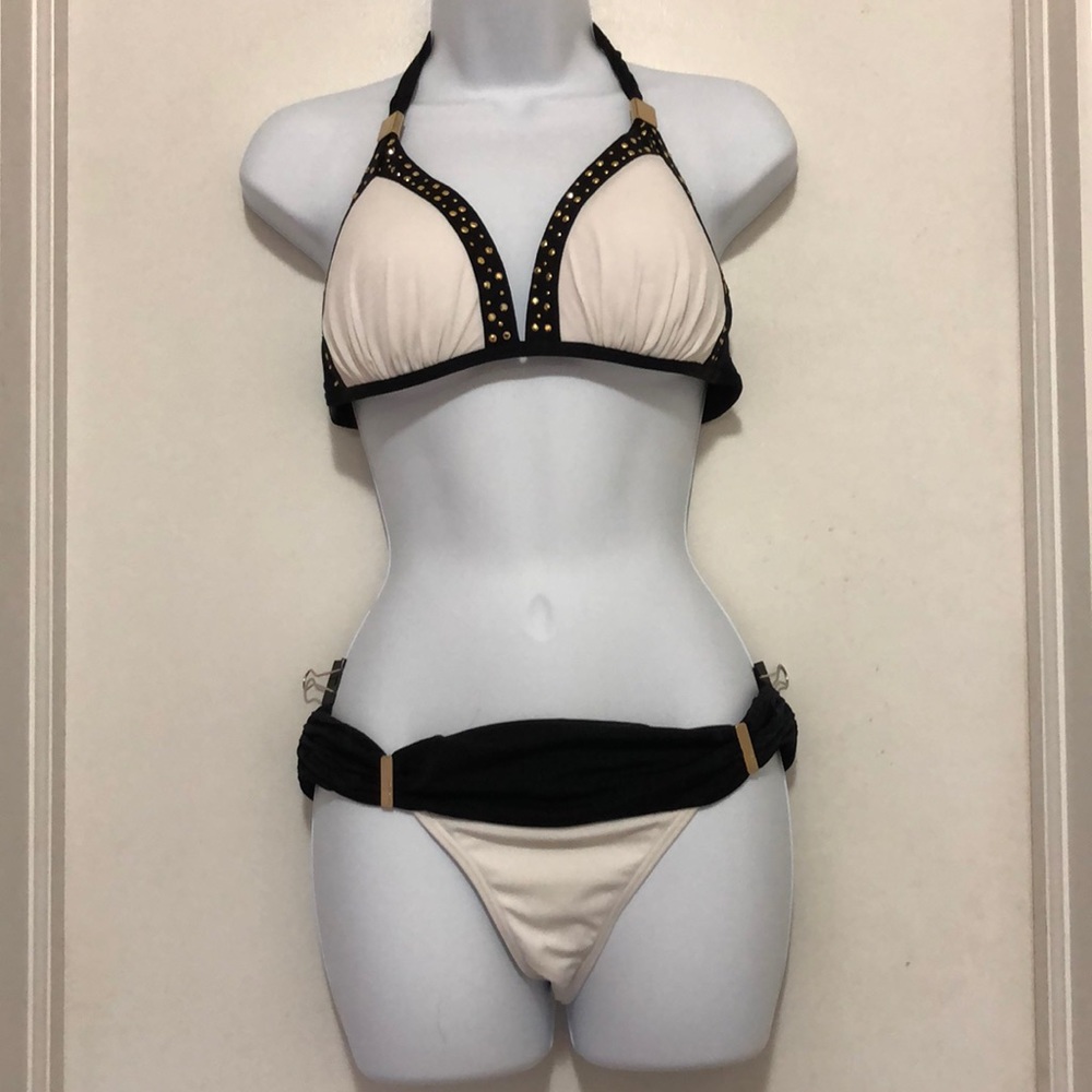 VS black and white bikini
